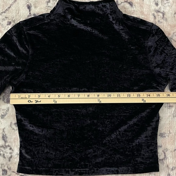 Lululemon All Aligned Mock Neck Crop Long Sleeve Crushed Velvet Black Top Size 6 - Picture 6 of 8